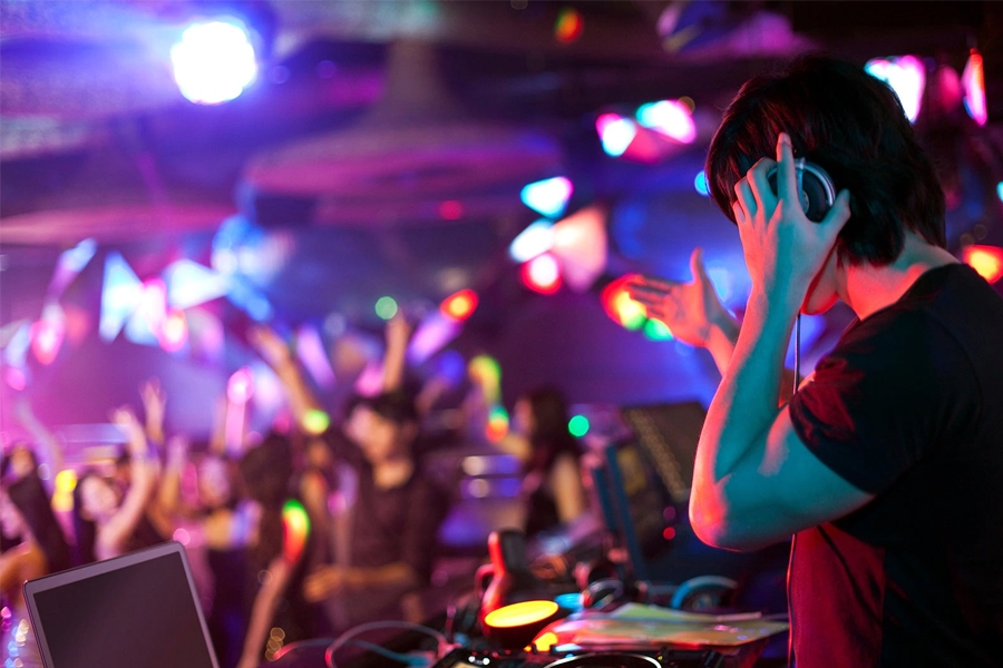 Night Clubs and Bars in Hong Kong