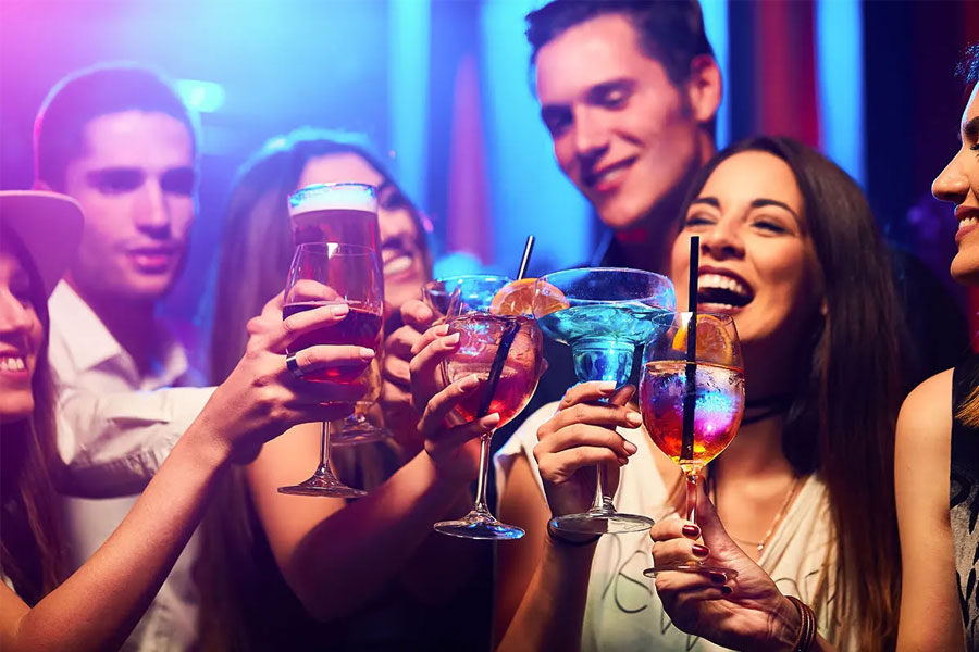 Nightclubs and Pickup Bars in Singapore